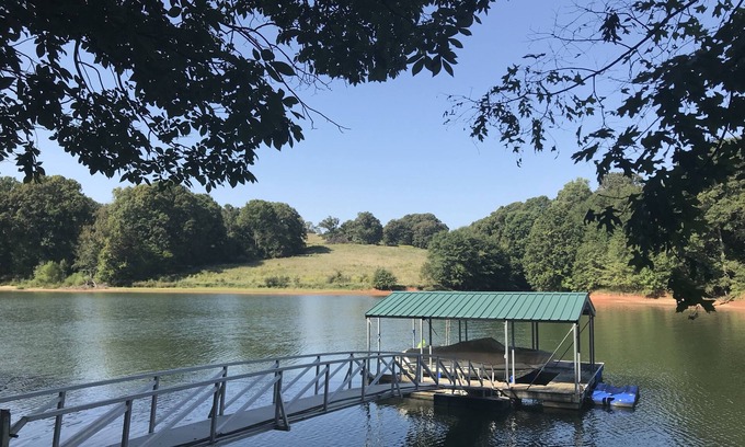 Lavonia House | Large Home Deep Water Close to I-85 Pet Friendly Clemson/UGA Convenient