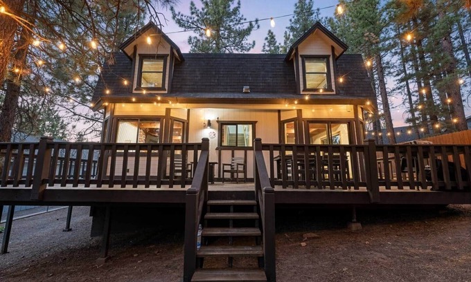 Summit Estates House | large house 10 minutes walk to Ski slope with game room