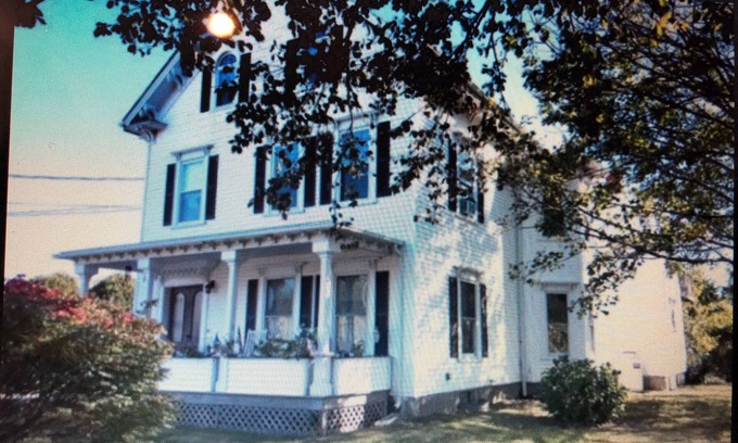 Middletown House | Large house-10 minutes to Newport