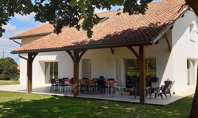 Orx House | Large house 10 minutes from the ocean with swimming pool
