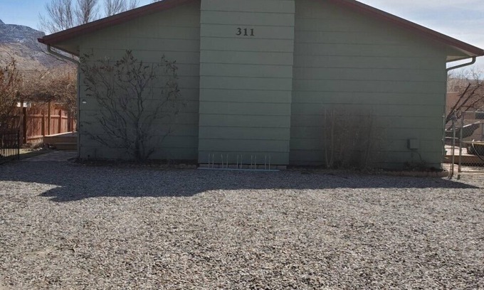 Palisade House | Large House alongside the River w/Beautiful Views & well-appointed interior.