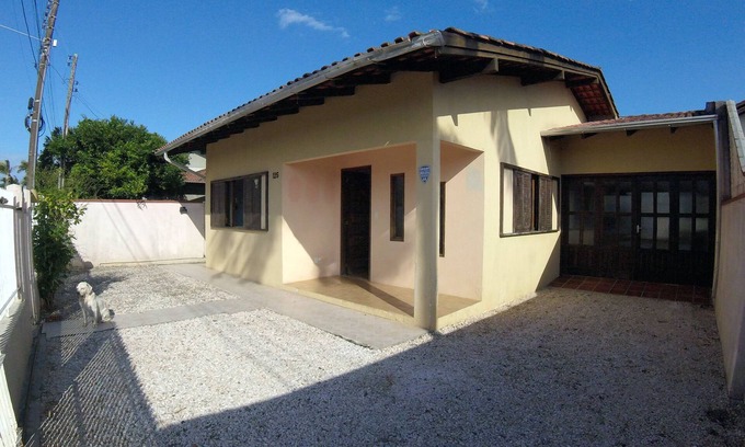 Porto Belo House | Large house between Meia Praia and Perequê 500m from the beach w/WiFi and barbecue