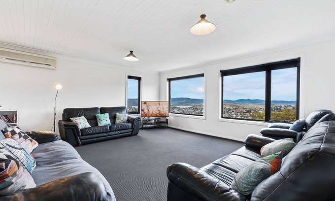 Lenah Valley House | Large house, centrally located with amazing views