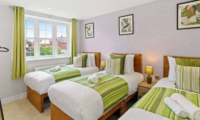 Rushmoor District House | Large House, Contractors/Families, 2X Free Parking