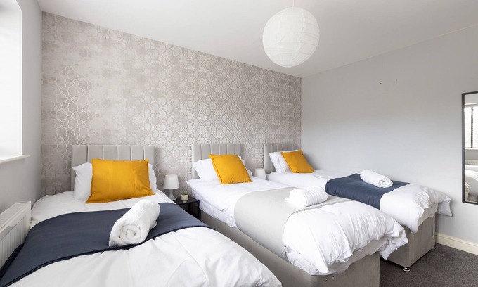 Beeston House | Large House/Fits 10/Near City/FREE Parking