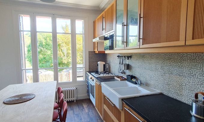 Velizy-Villacoublay House | Large house on the edge of a pond 20 minutes from Paris
