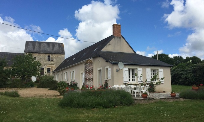 Mansigne House | Large house in the Sarthoise countryside 25 min from Le Mans - sleeps 15
