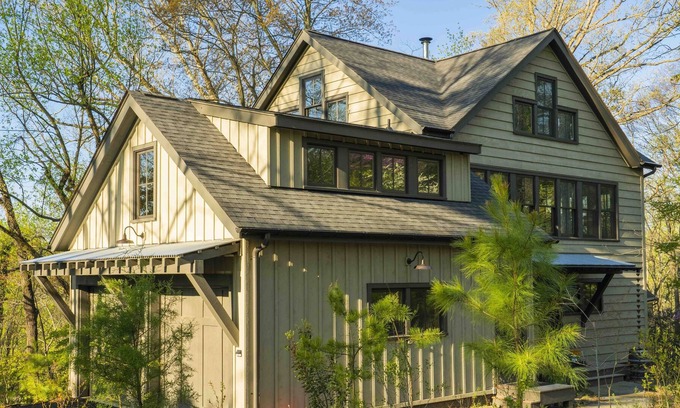 Arnold House | Large house in the trees on steep hill above Severn River, 9 minutes to USNA.