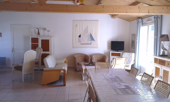 Barbatre House | Large house N10 400m from the sea and shops animals accepted