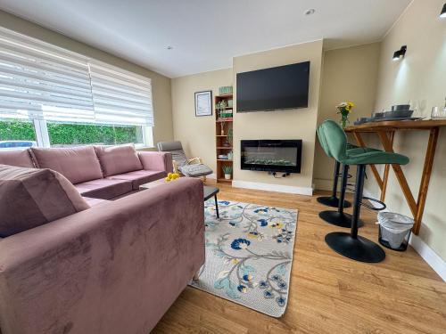 Shelsley Beauchamp House | Large House Near Racecourse, City & Uni