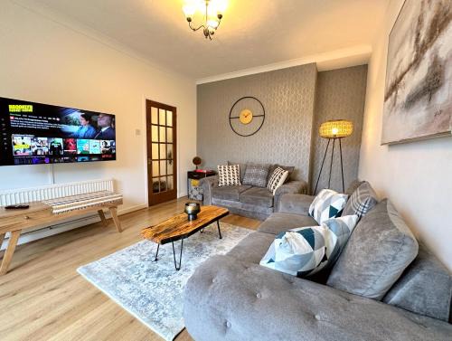 Beaufort House | Large house on the edge of the Brecon Beacons