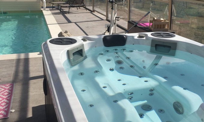 Lignol-le-Chateau Villa | Large house¨ with swimming pool and Jacuzzi. Spa, massages, champagne tasting