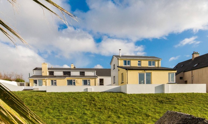 Waterville House | Large house with adjoining cottage close to Waterville