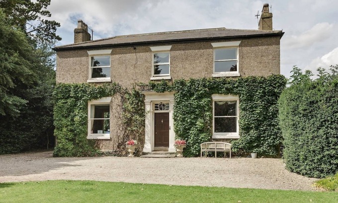 Ulceby Other | Large House with Garden & Outdoor Furniture - Ideal for Families & Dog Friendly
