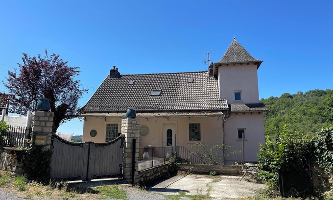 Cransac House | Large house with swimming pool, petanque court and beautiful views