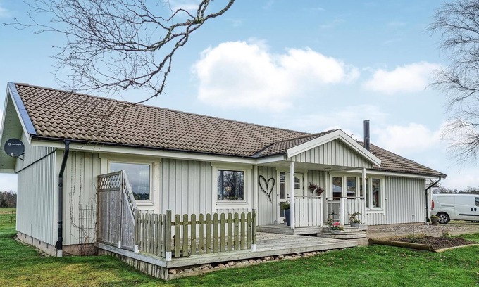 Nossebro House | Large, inviting Ferienhus with great conservatory and views of the surrounding fields.