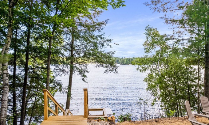 Mayfield House | Large Lake Front Home - George's Place - 4 Bed Spider Lake Family Retreat