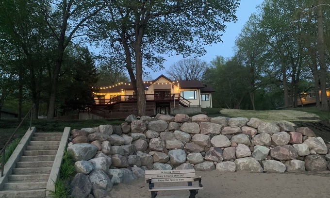Richwood House | Large Lake House on 2.5 acres with 150 feet of shore front.