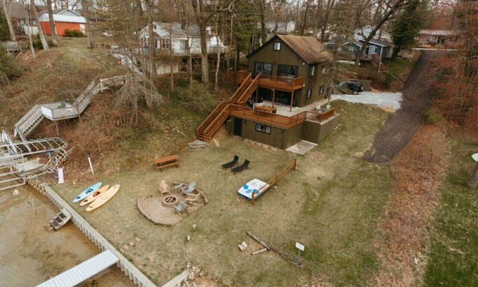 White Cloud Cottage | Large Lakefront Cottage w/HotTub, Media Room