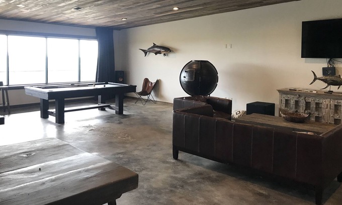 Boothville-Venice Apartment | LARGE LIVING AREA, 2 BEDROOMS, 9 BEDS, 2.5 BATHROOMS, LARGE KITCHEN, POOL TABLE