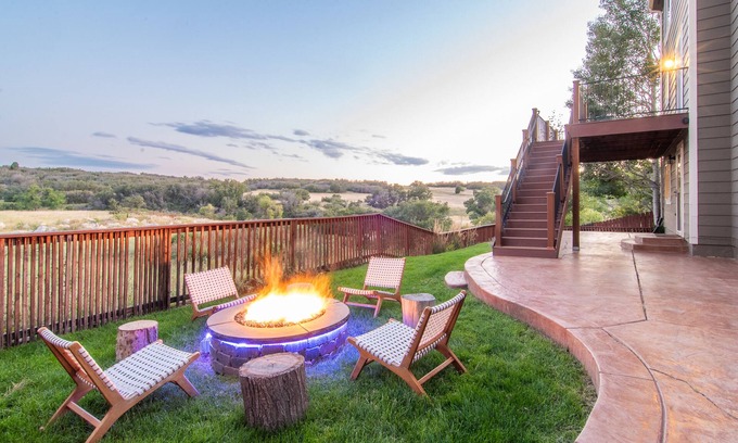 Castle Rock House | Large Luxurious Home Breathtaking Views w/FirePit