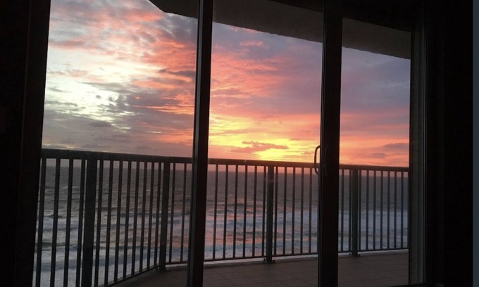 Daytona Beach Shores Condo | Large Luxury 2 Bedroom, 2 Bath Direct Ocean Front