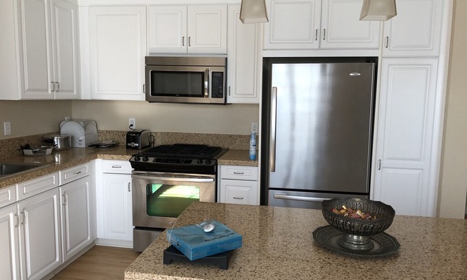 Irvine Apartment | Large Luxury 2BD/2BA Apt at Spectrum, Irvine: Free Parking/Gym/Pool