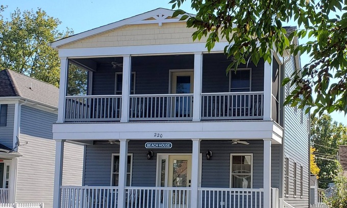 Colonial Beach House | Large Luxury 4 bed/3 bath Beach House-2 Blocks to beach, 1 Block to Bay
