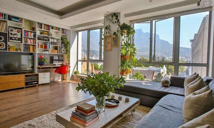 Cape Town City Centre Apartment | Large luxury apartment with stunning mountain views, swimming pool, gym, cinema
