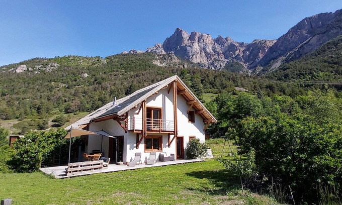 Les Vigneaux Ski Chalet | LARGE LUXURY CHALET/WELLNESS SPA. VALLOUISE VALLEY