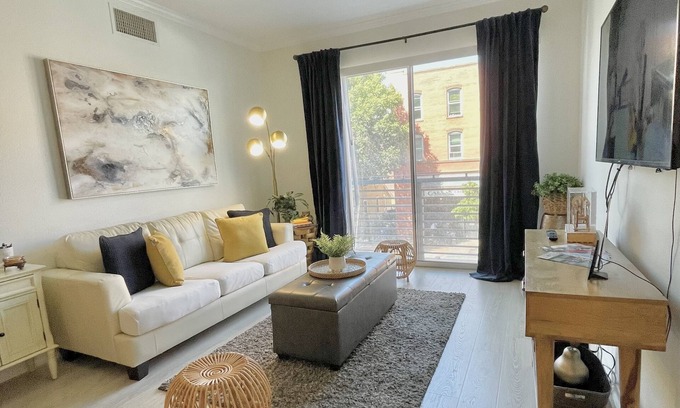 Pacific Terrace Condo | Large Luxury Gaslamp Condo with Pool, In-Unit W/D, & Parking