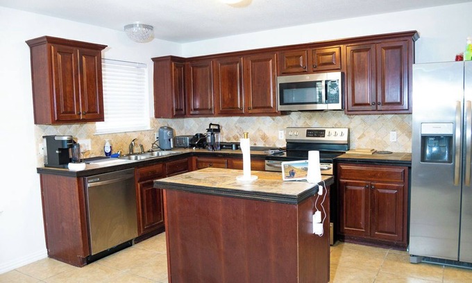 Northeast Houston House | Large Luxury Home in Houston with a Pool