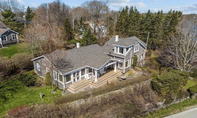 Chester Cottage | Large, modern Cape Cod style cottage in oceanside charming town