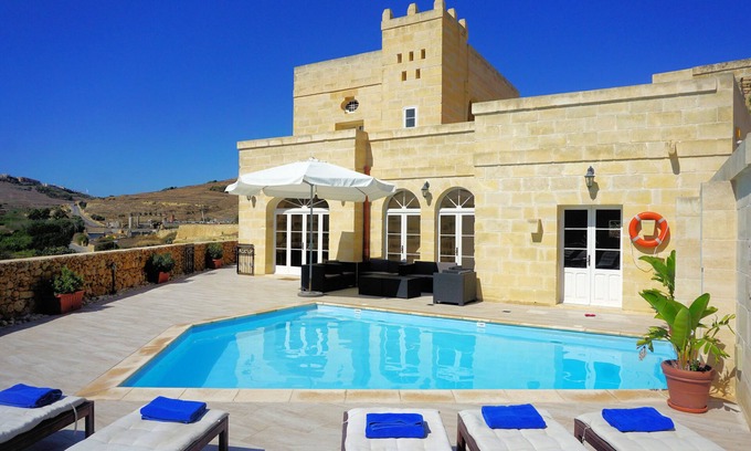 Victoria Other | Large modern farmhouse with private pool & BBQ, stunning views, perfect location