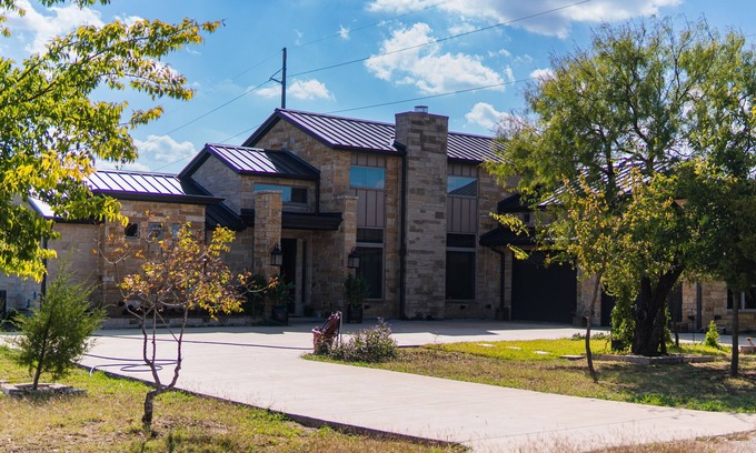 Alvarado Villa | Large Modern home nestled in Alvarado! Hot Tub & Theater