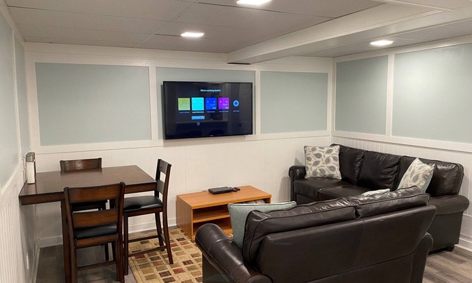 Prince George House | Large Modern pet Friendly Suite With Central A/C