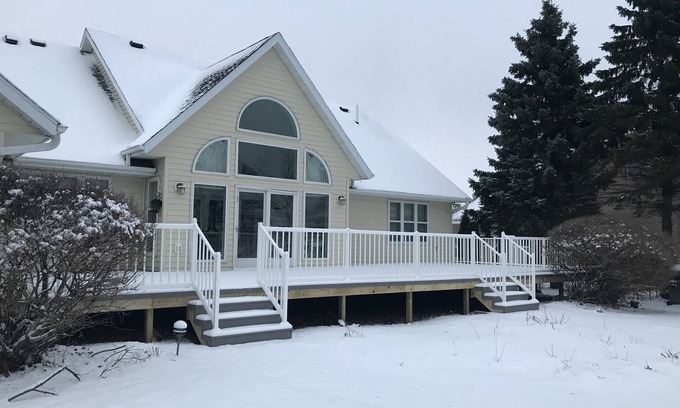 Alexandria House | Large Modern Premier Lakeshore Mansion for 12 guests! Dock and Boat Lift!