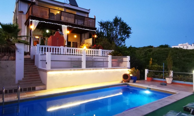 Macastre Villa | Large Modern Villa, Great For All The Family, Private Pool and Lots More