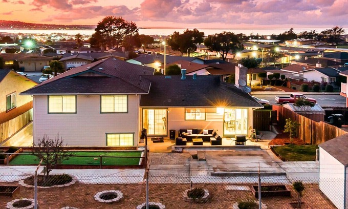 Seaside House | Large Monterey Bay house