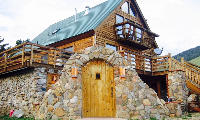Eagle Nest Cabin | Large Mountain Cabin Near Angel Fire & Red River - 6+ Bedrooms - On 100 Acres