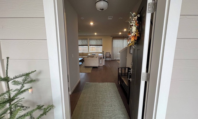 Redmond House | Large New Construction Home in SW Redmond Neighborhood Near Bend