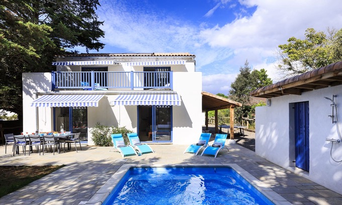 Longeville-sur-Mer Villa | Large New Villa. High speciifcation. Sleeps up to 10. Beach 75 metres away