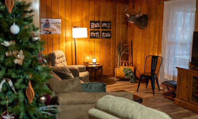 Girard Cabin | Large newly remodeled 5 bedroom house close to all Lake Erie Attractions!