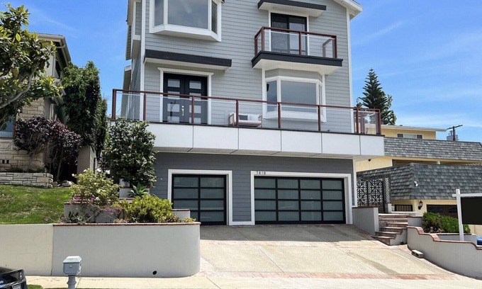 Playa Del Rey House | Large ocean view luxury home