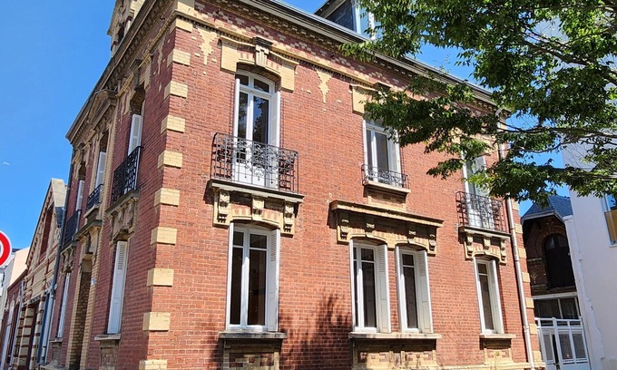 Saint-Charles du Port House | Large old house. In the heart of town, 15 minutes from the beach!