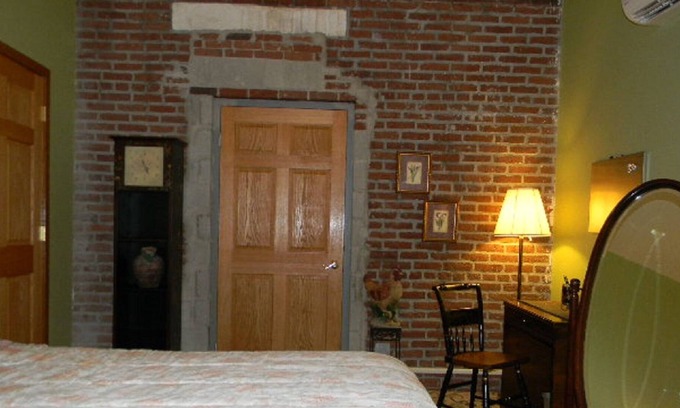 Alverton Condo | Large One Bdrm Condo In Historic Building- Many Outdoor Activities