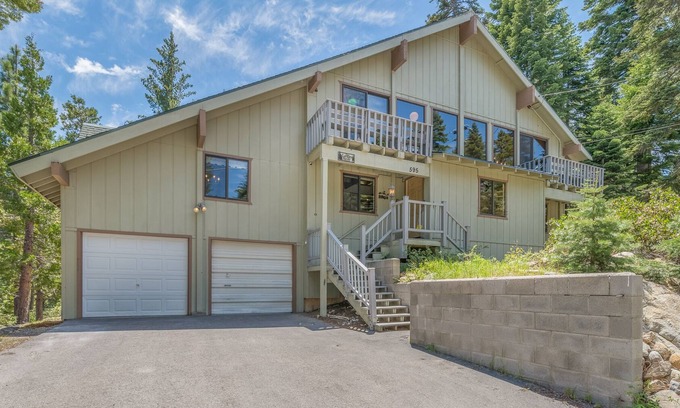 Chamberlands House | Large Pet Friendly Home- Chamberlands Pool and Beach- One Block from Trails