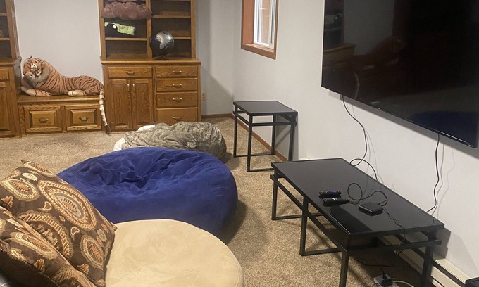 Otsego House | Large pet friendly, kid friendly house! 35 minutes from US Bank Stadium etc.