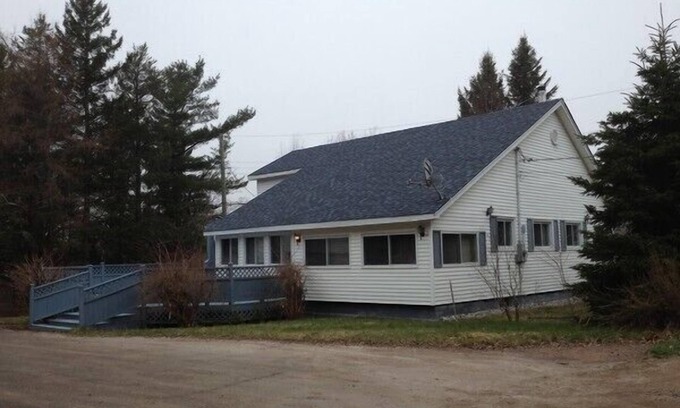 The Bluff Cottage | Large Pine Cottage - Parlee Beach, New Brunswick