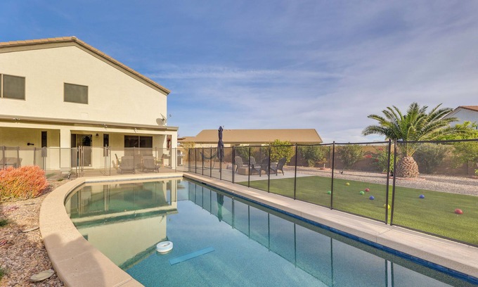 Coolidge House | Large Pool & Yard w/Bocce: Oasis in Coolidge!
